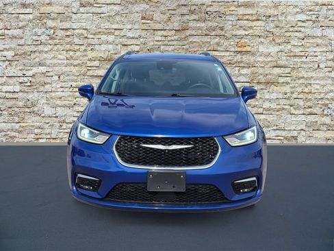 Used 2021 Chrysler Pacifica Touring-L w/ Premium & Safety Sphere Group FWD image 4