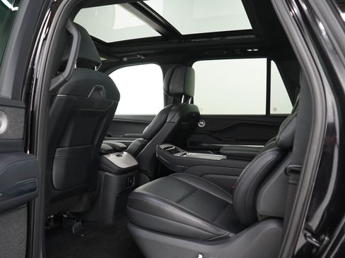 Used 2025 Lincoln Navigator L Reserve w/ Jet Appearance Package AWD/4WD image 21