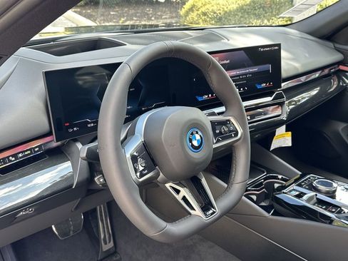 New 2026 BMW i5 eDrive40 w/ M Sport Package image 18