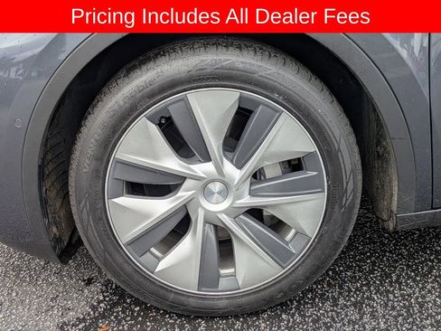 Used 2022 Tesla Model Y Long Range AWD/4WD image 11