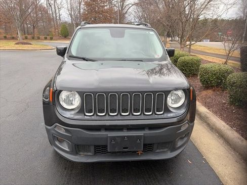 Used 2017 Jeep Renegade Latitude image 1