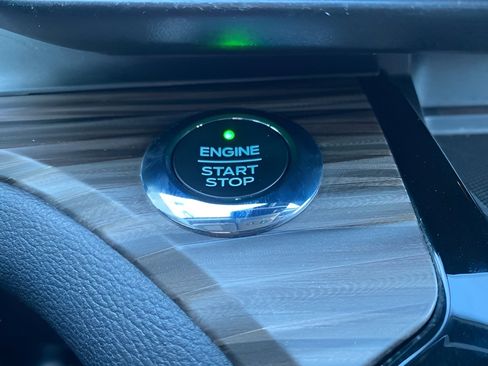 Certified 2021 Ford Explorer Limited image 24