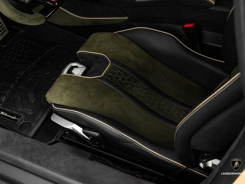 Used 2024 Lamborghini Huracan Sterrato image 38