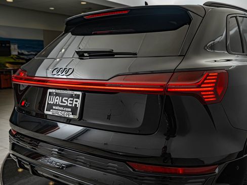 Used 2024 Audi Q8 e-tron Prestige w/ Prestige Package AWD/4WD image 15
