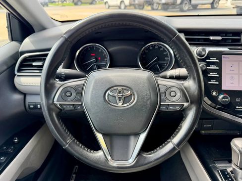 Used 2019 Toyota Camry XLE FWD image 16