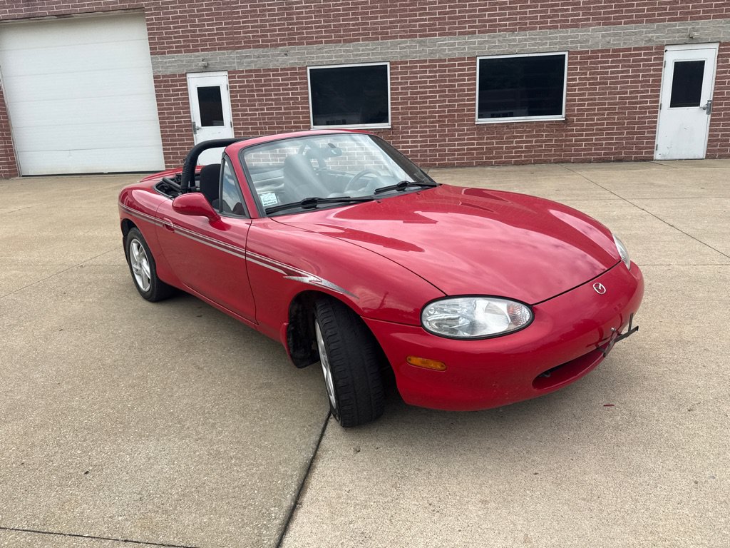 Used 1999 MAZDA MX-5 Miata RWD image 3