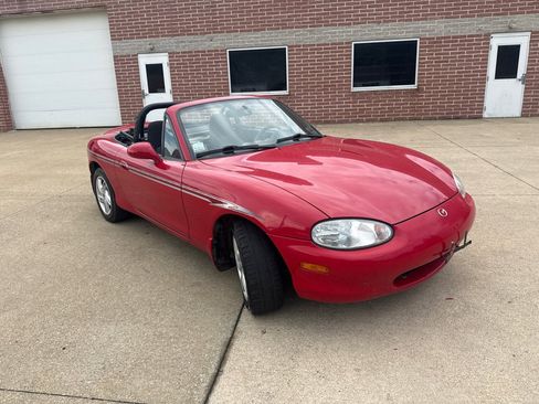 Used 1999 MAZDA MX-5 Miata RWD image 3