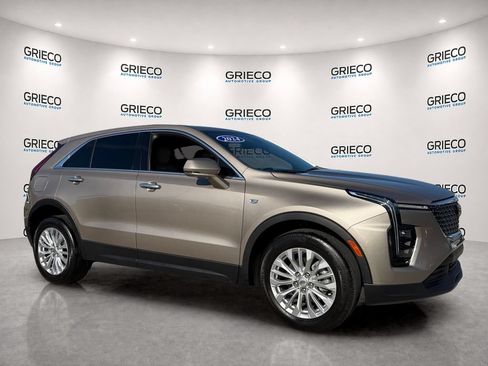 Used 2024 Cadillac XT4 Luxury FWD image 1