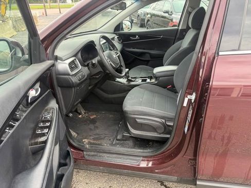 Used 2019 Kia Sorento FWD image 9