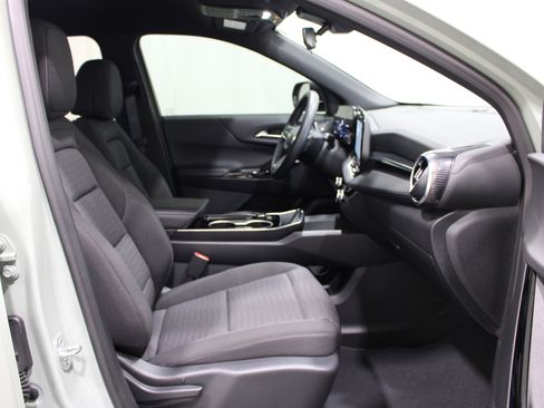 Used 2026 Chevrolet Equinox LT FWD image 25