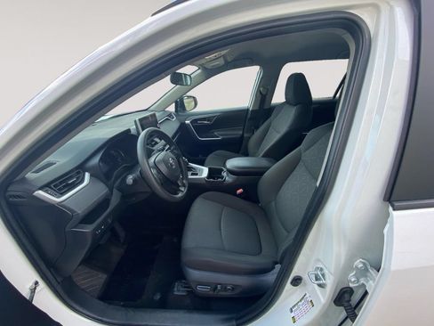 Used 2024 Toyota RAV4 XLE AWD/4WD image 9