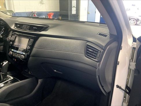 Used 2019 Nissan Rogue SV AWD/4WD image 13