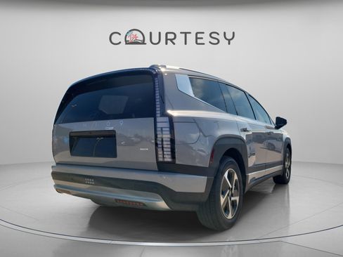 New 2026 Hyundai Ioniq 9 SE image 3