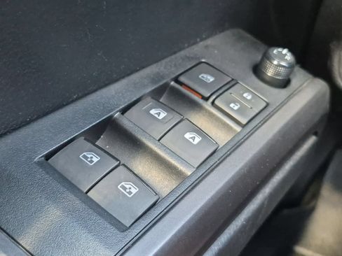 Used 2019 Toyota Tacoma TRD Off-Road AWD/4WD image 30