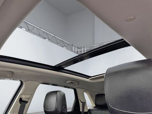 Used 2017 Cadillac XT5 Premium Luxury image 19