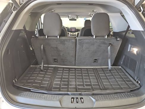 Used 2023 Ford Explorer XLT AWD/4WD image 13