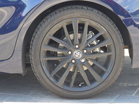 Used 2022 Toyota Camry XSE image 5