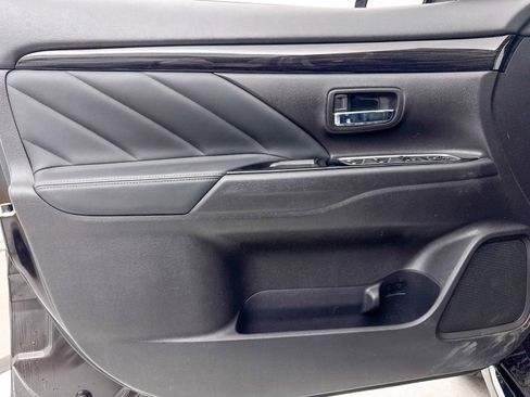 Used 2018 Mitsubishi Outlander SEL image 25