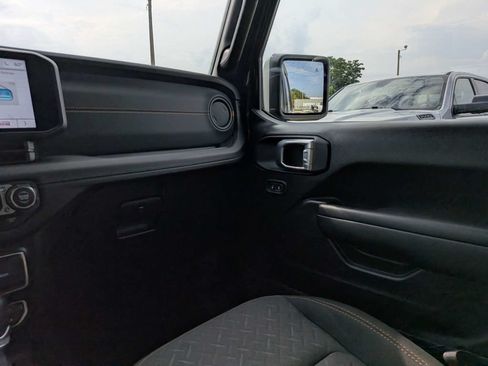 Used 2024 Jeep Gladiator Mojave w/ Safety Group AWD/4WD image 16