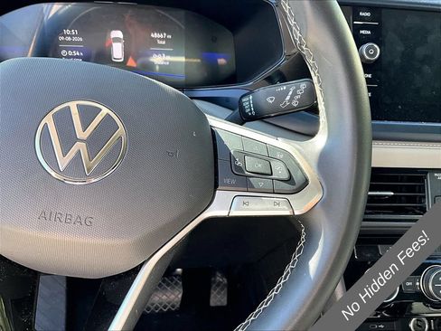 Used 2024 Volkswagen Taos SE AWD/4WD image 16