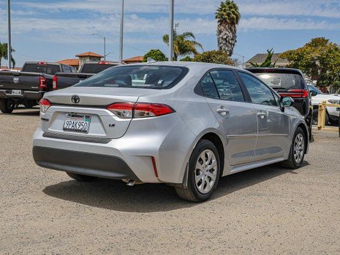 Used 2024 Toyota Corolla LE FWD image 4