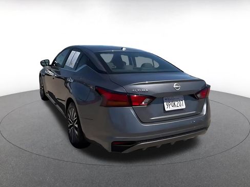 Used 2025 Nissan Altima 2.5 SV FWD image 10