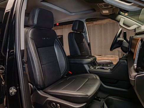 Used 2025 GMC Sierra 3500 Denali w/ Denali Reserve Package image 29