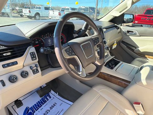 Used 2015 GMC Yukon Denali w/ Premium Package image 16