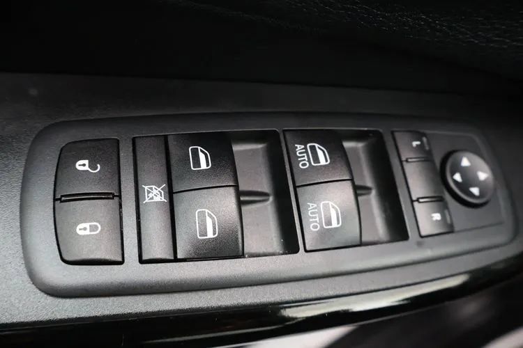 Used 2020 Jeep Cherokee Latitude Plus AWD/4WD image 21