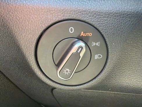 Used 2024 Volkswagen Jetta SE FWD image 23