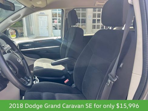 Used 2018 Dodge Grand Caravan SE w/ UConnect Hands-Free Group FWD image 12
