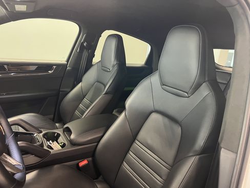 Used 2024 Porsche Cayenne Turbo GT AWD/4WD image 20