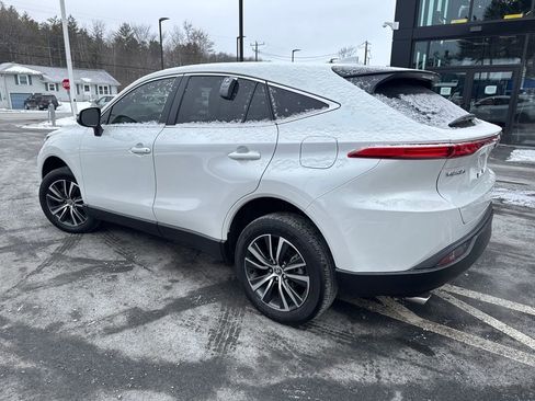 Used 2024 Toyota Venza LE image 3