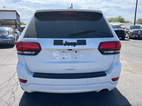 Used 2018 Jeep Grand Cherokee Altitude RWD image 4