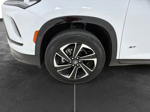 Used 2025 Buick Enclave Sport Touring w/ Super Cruise Package image 9