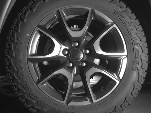 Used 2025 Jeep Compass Trailhawk AWD/4WD image 14