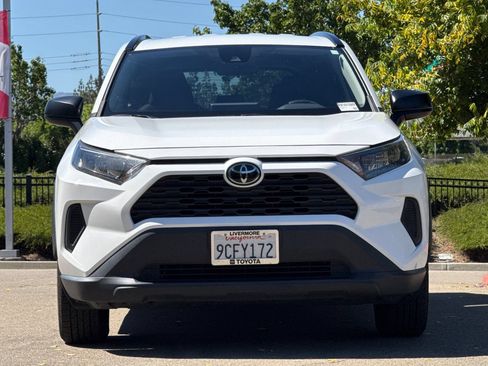 Used 2021 Toyota RAV4 LE FWD image 9