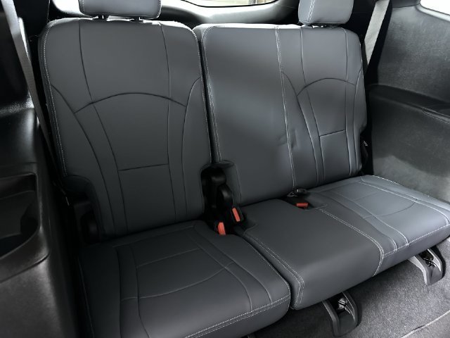 Used 2023 Buick Enclave Essence FWD image 28