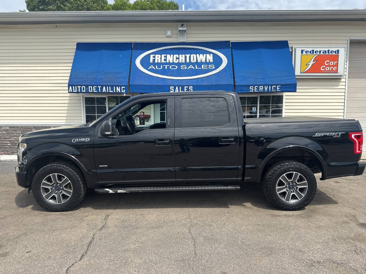 Used 2016 Ford F150 XLT w/ Equipment Group 302A Luxury AWD/4WD image 2