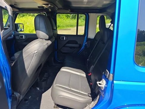 Used 2022 Jeep Wrangler Unlimited Sahara w/ LED Lighting Group AWD/4WD image 13