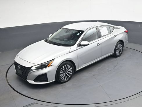 Used 2023 Nissan Altima 2.5 SV FWD image 39