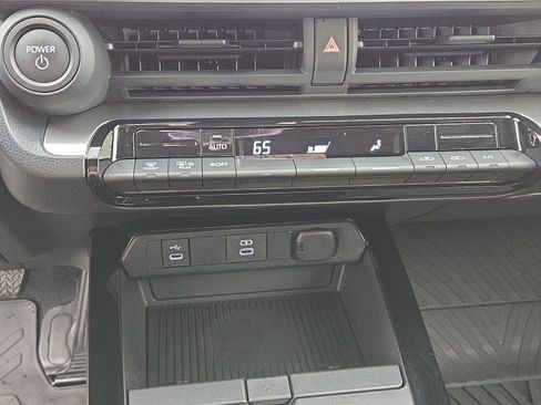 Certified 2025 Toyota Prius LE FWD image 22