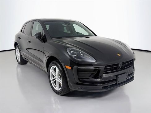 Certified 2023 Porsche Macan AWD/4WD image 29
