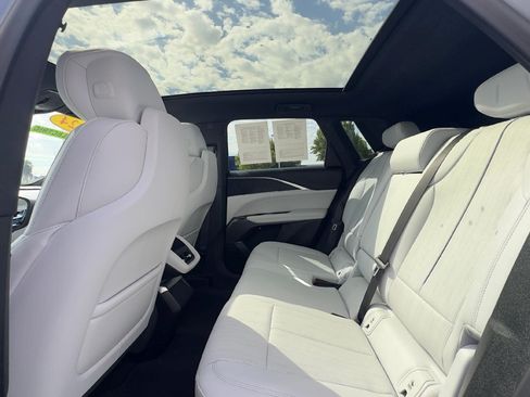 Certified 2024 Cadillac Lyriq Luxury AWD/4WD image 5