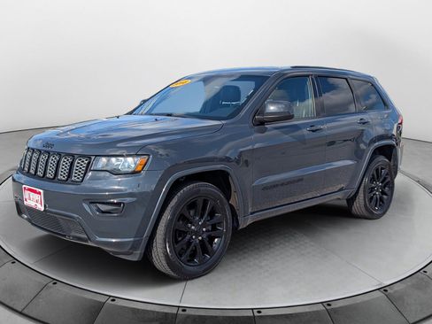 Used 2018 Jeep Grand Cherokee Altitude AWD/4WD image 7