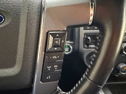 Used 2016 Ford Expedition Platinum AWD/4WD image 25