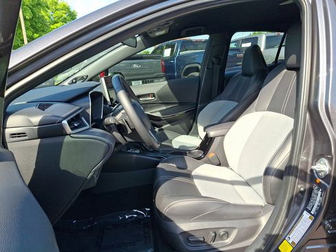 Used 2025 Toyota Corolla XSE FWD image 13