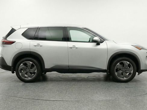 Used 2025 Nissan Rogue SV image 11