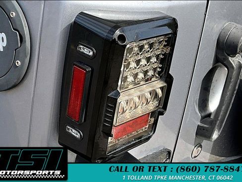 Used 2018 Jeep Wrangler Unlimited Sahara AWD/4WD image 31
