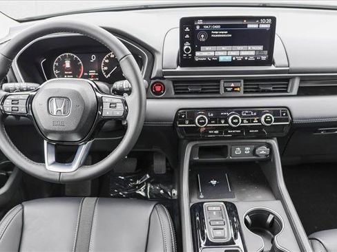 New 2025 Honda Pilot Touring image 25